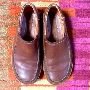 Men’s Clark’s unstructured slip on leather shoes size 10